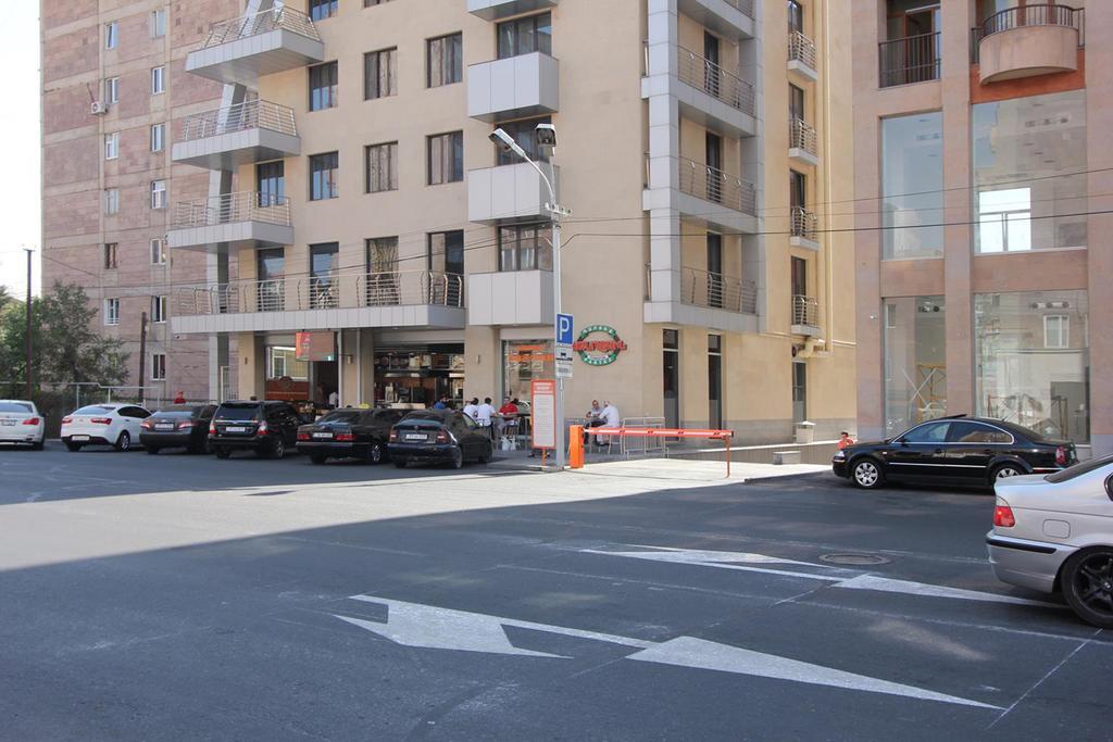 Metro Apartment Jerevan Exteriör bild
